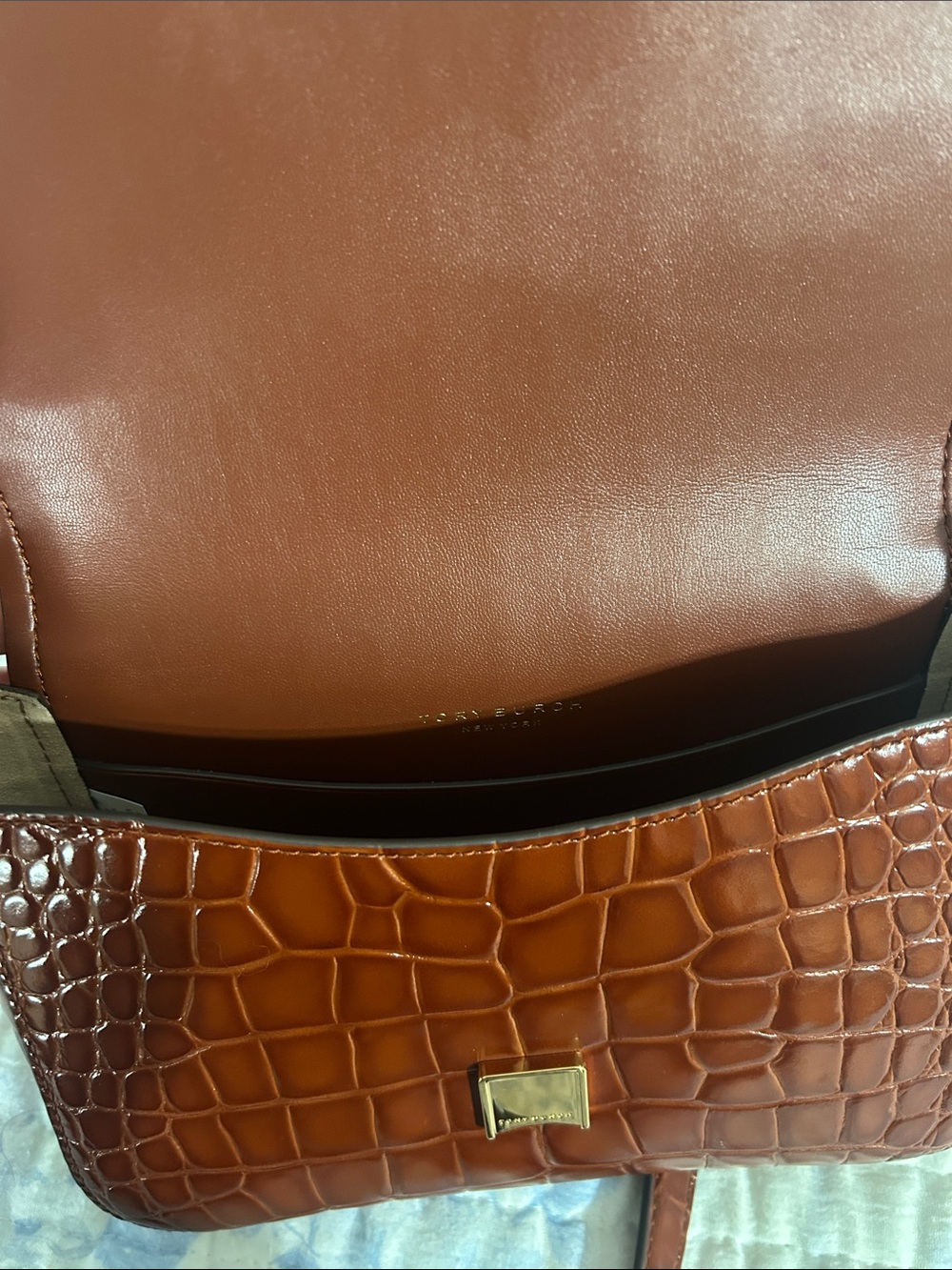 Tory Burch Croc-Embossed Crossbody Bag in Chestnut Brown - Picture 4 of 5